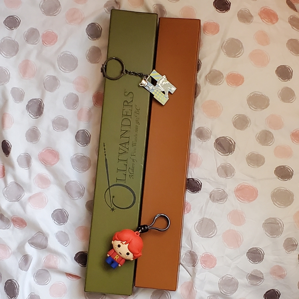 2 Harry Potter wands with 2 free keychains and a free owl plushie